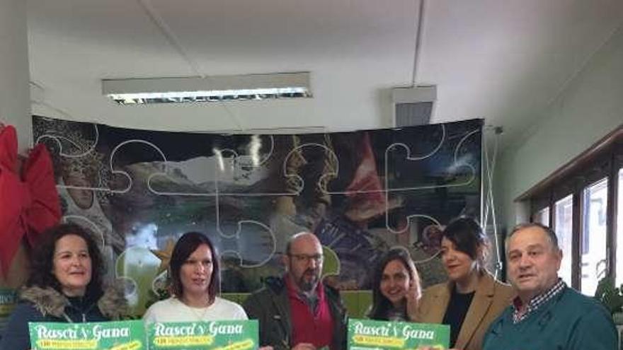 Inés Valdés, Rosana Sánchez, Saúl Pascual, Aida Sánchez, Mónica Gutiérrez y Toño Sánchez, en Cangas de Onís.