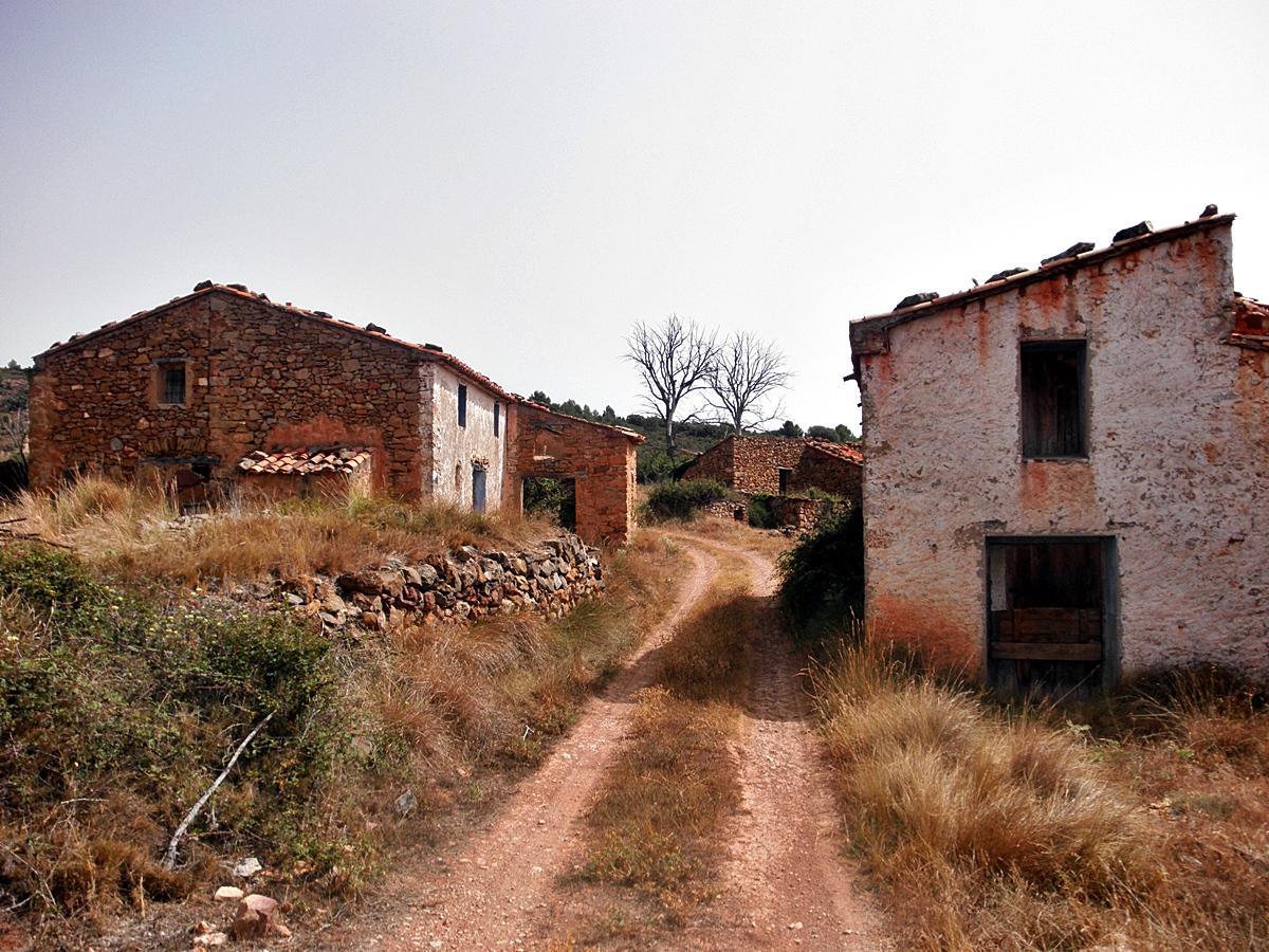Varias viviendas abandonadas en La Granella.