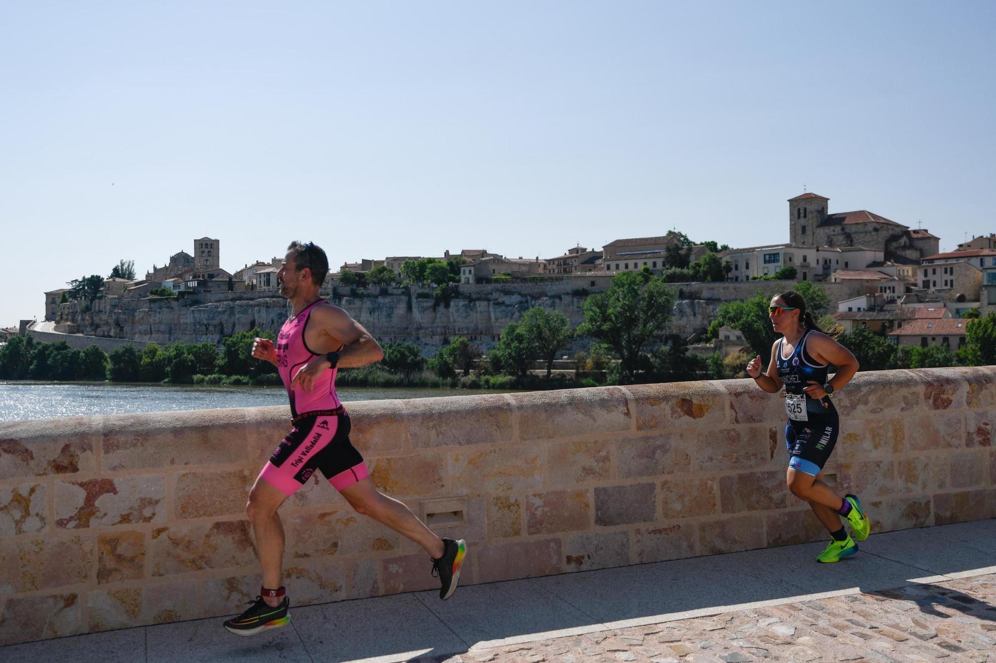 GALERÍA | El Triatlón "Ciudad de Zamora" hace vibrar a la capital del Duero