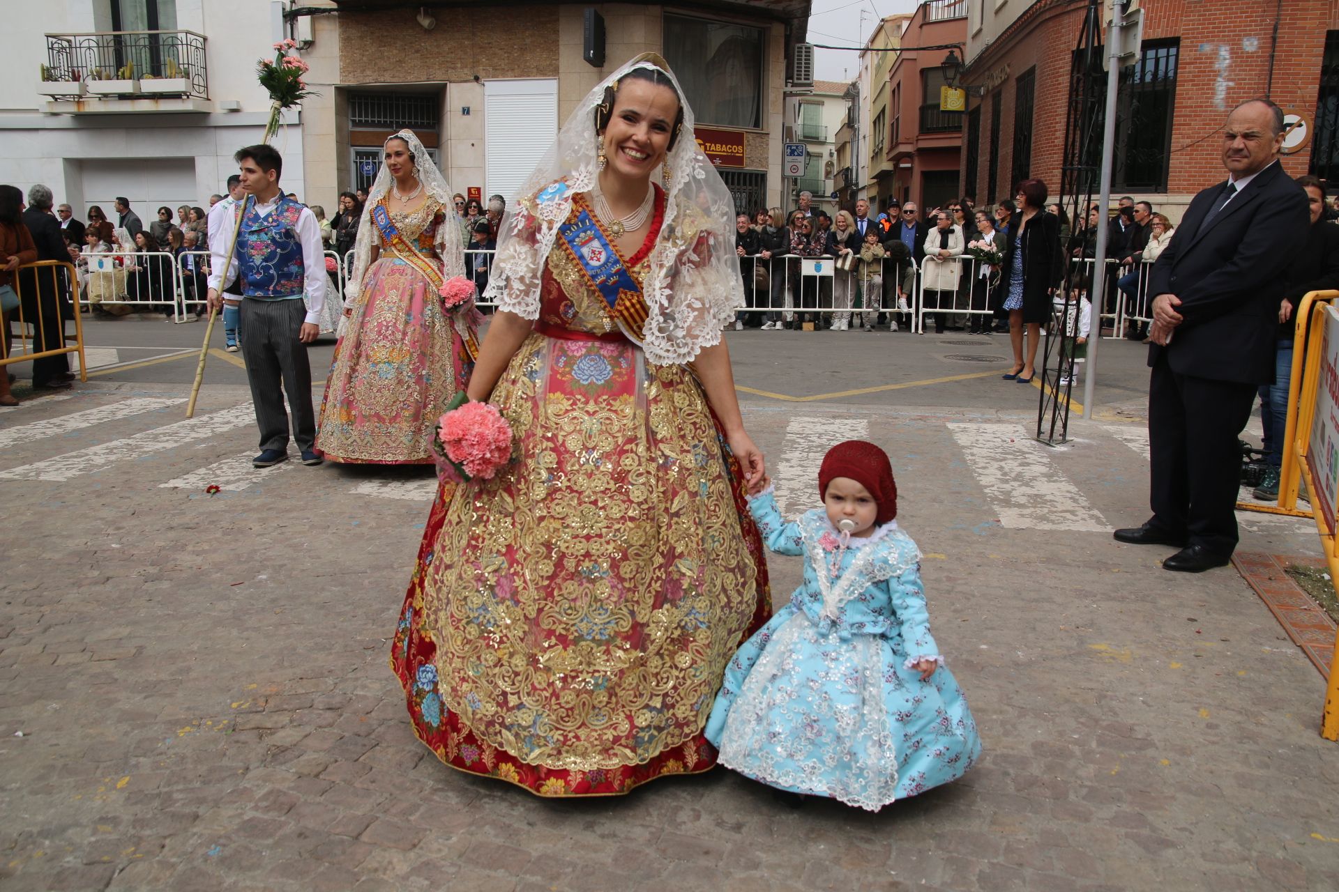 Fotos de la ofrenda a la patrona en las Fallas de Burriana 2024