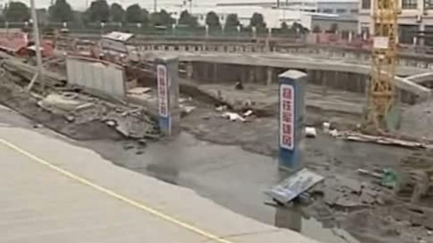 Derrumbe de un edificio en construcción en Shangai