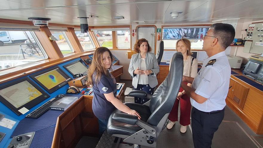El buque ‘Emma Bardán’ cartografía el fondo marino entre Laxe y Ferrol para estudiar la población de cigalas