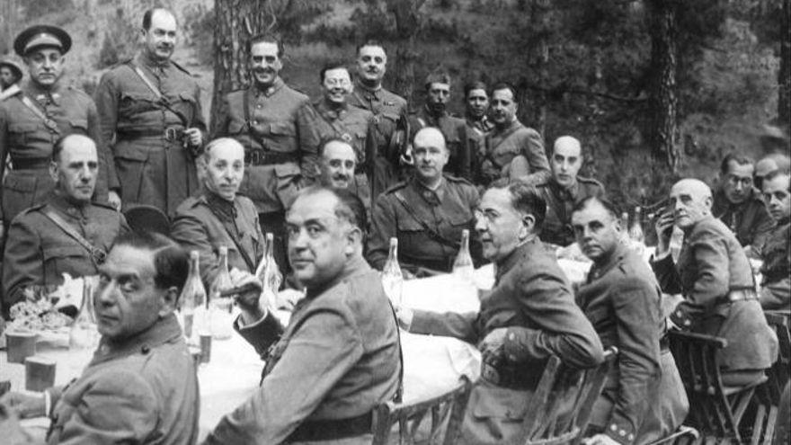 Almuerzo de oficiales en Las Raíces, el 17 de junio de 1936, donde se planificó el golpe de Estado de un mes después.