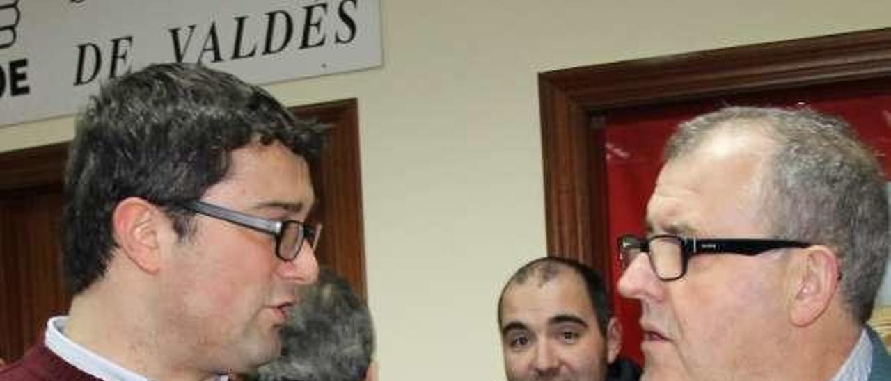 Óscar Pérez y Simón Guardado, durante la asamblea de afiliados en la que salió elegido el primero como candidato a la Alcaldía.