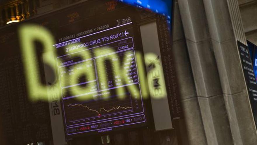 Las acciones de Bankia se desploman tras volver al mercado