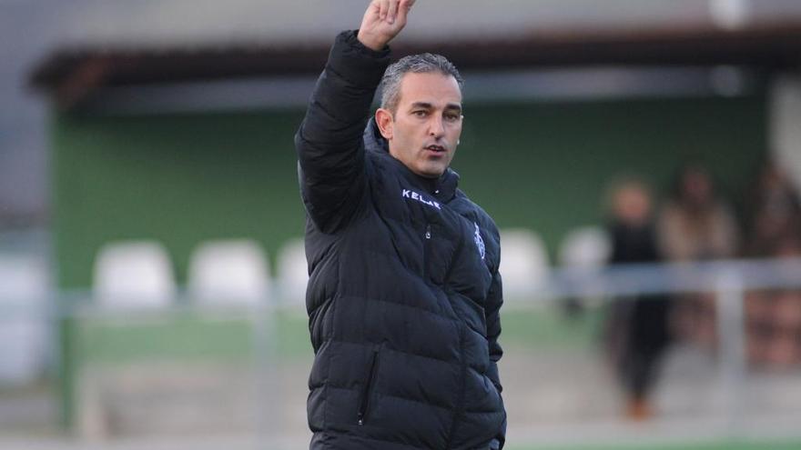 Pablo Lago, durante el partido de El Sotón ante el Lenense.