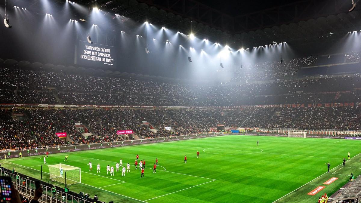 Imagen de San Siro durante el momento de apoyo a Maignan
