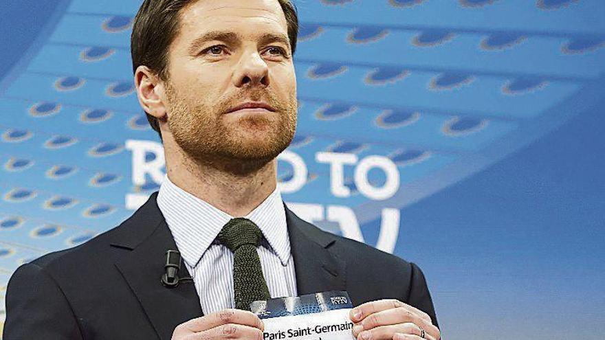 Xabi Alonso sacó la bola que emparejó al Madrid con el PSG.