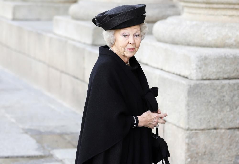 Beatriz de Holanda en el funeral de la Infanta ...