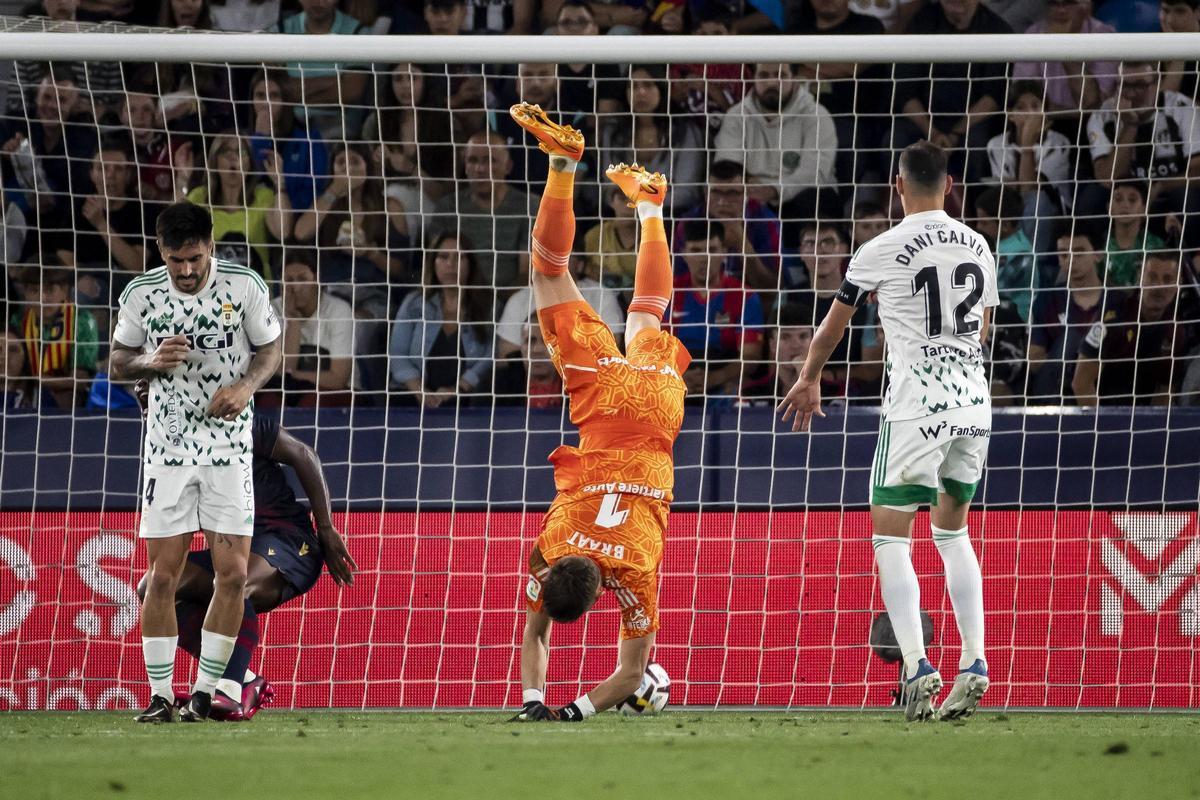 EN IMÁGENES: Así fue el encuentro entre el Real Oviedo y el Levante EN IMÁGENES: Así fue el encuentro entre el Real Oviedo y el Levante