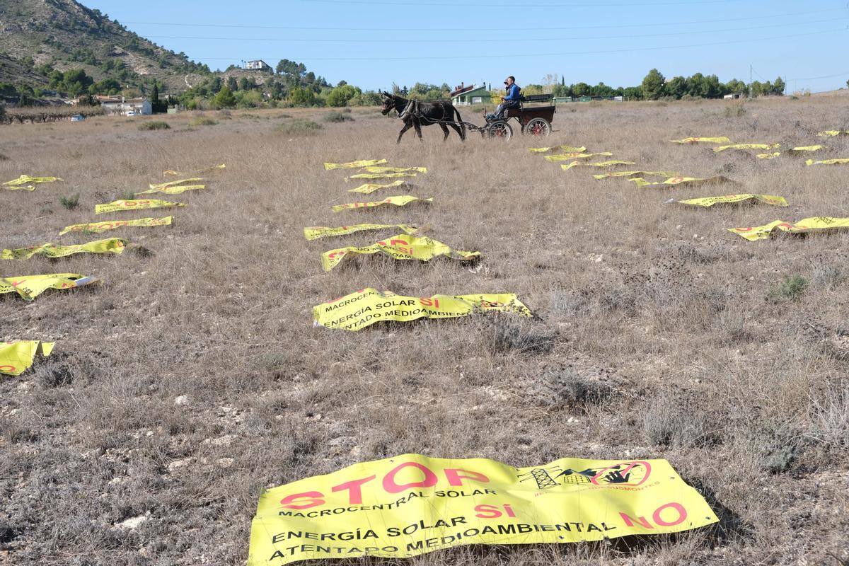 Protesta de Stop Plan Solar Vinalopó en la sierra Camara de Elda en una imagen de archivo.