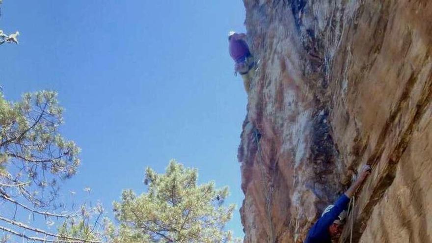 Escaladores en la zona de Arrabalde.