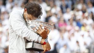 Rafa Nadal, con el trofeo de Roland Garros en 2014