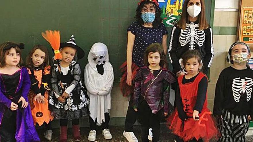 Halloween llenó de disfraces los colegios de Les Valls