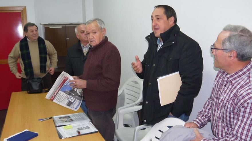 Los representantes de la Plataforma, ayer antes de la comparecencia.