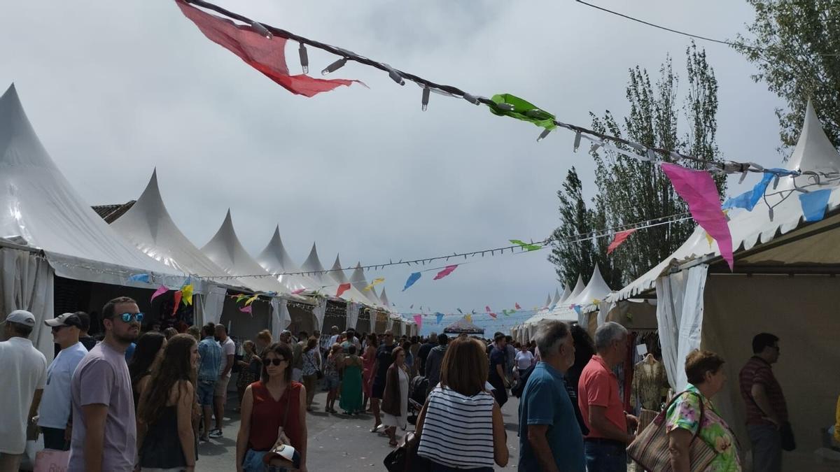 Feira de Oportunidades en Cangas.