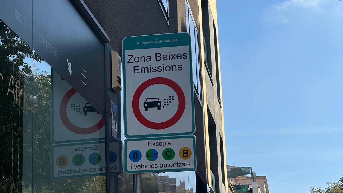 Señalización de la nueva Zona de Bajas Emisiones.