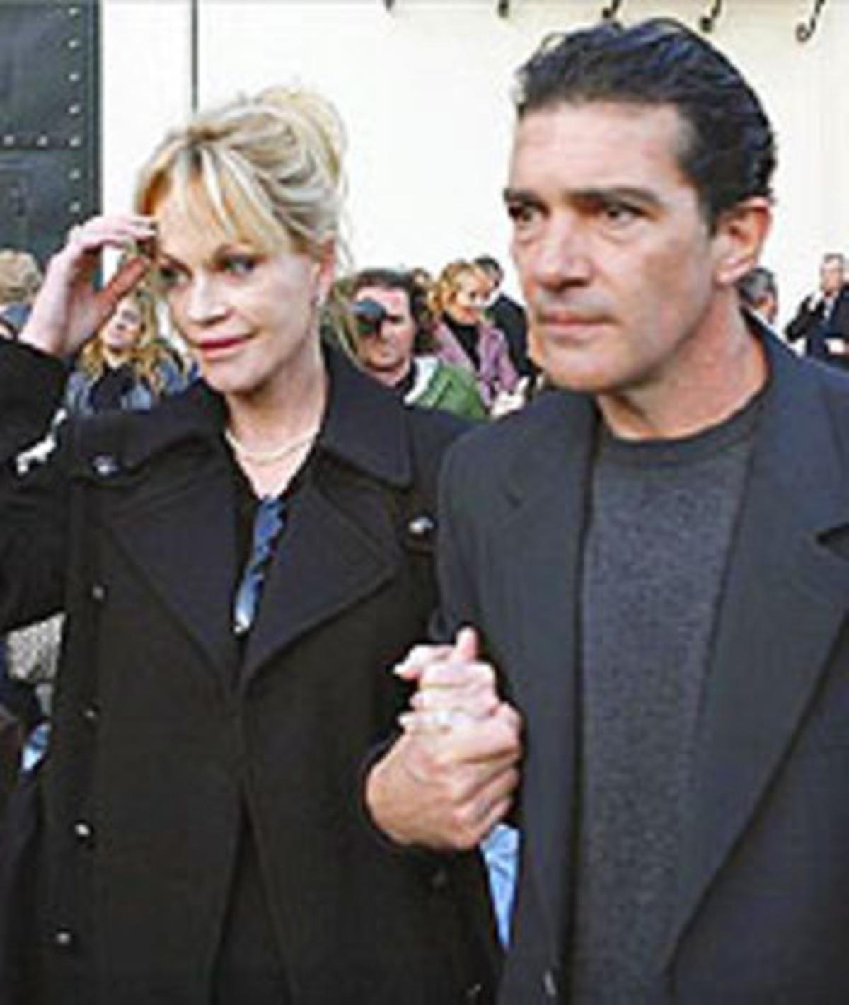 Antonio Banderas i la seva dona, l’actriu Melanie Griffith, surten de l’església de l’Esperanza de Màlaga després del funeral. Antonio Banderas i la seva dona, l’actriu Melanie Griffith, surten de l’església de l’Esperanza de Màlaga després del funeral.