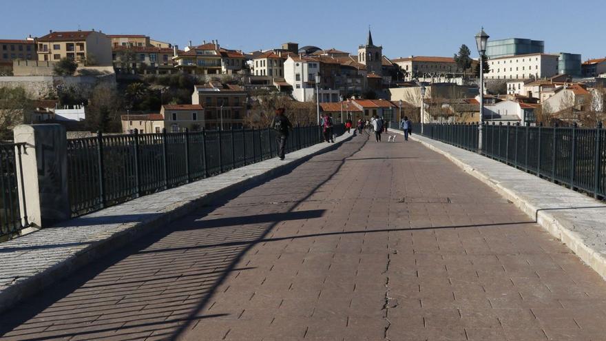 El Puente de Piedra de Zamora señalará con losas la ubicación de sus torres derribadas