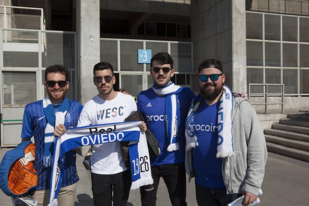 La 'Marea Azul' anima al Oviedo ante el UCAM Murcia