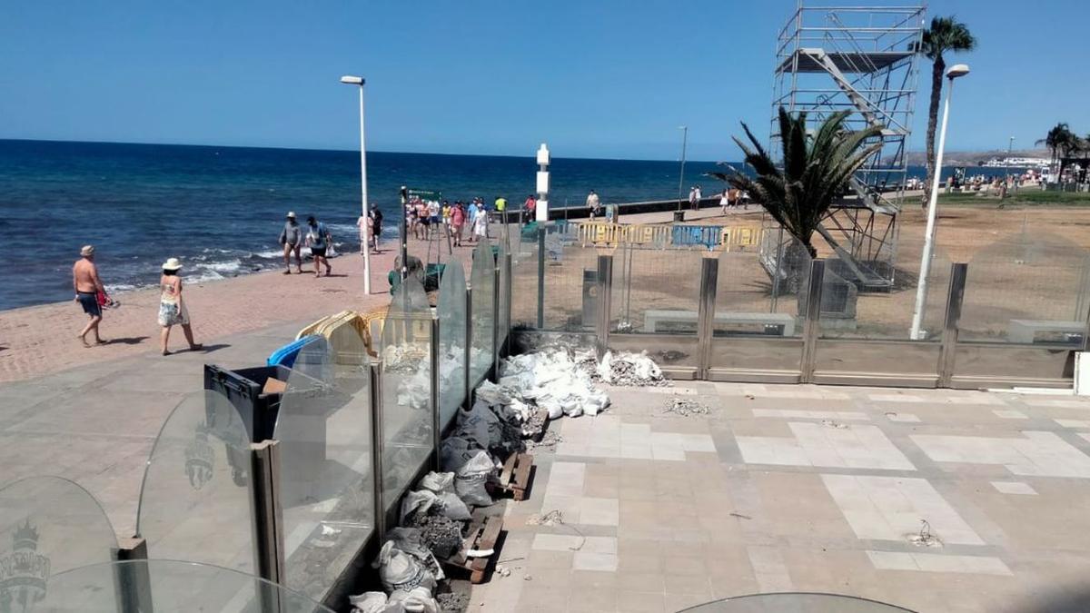 Imagen tomada ayer que ilustra la suciedad y abandono en los alrededores del Faro de Maspalomas.