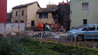 El Ayuntamiento de Mieres licita la demolición de inmuebles en ruinas en La Villa