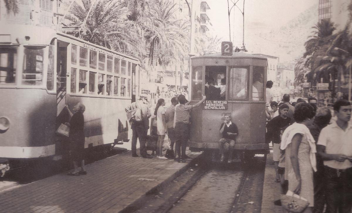 Cruce de tranvías en la avenida de Alfonso el Sabio en una foto de 1968.,