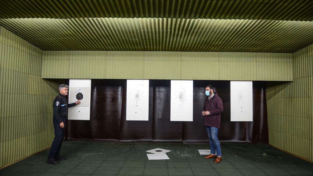 El intendente y el concejal, con blancos colocados manualmente.