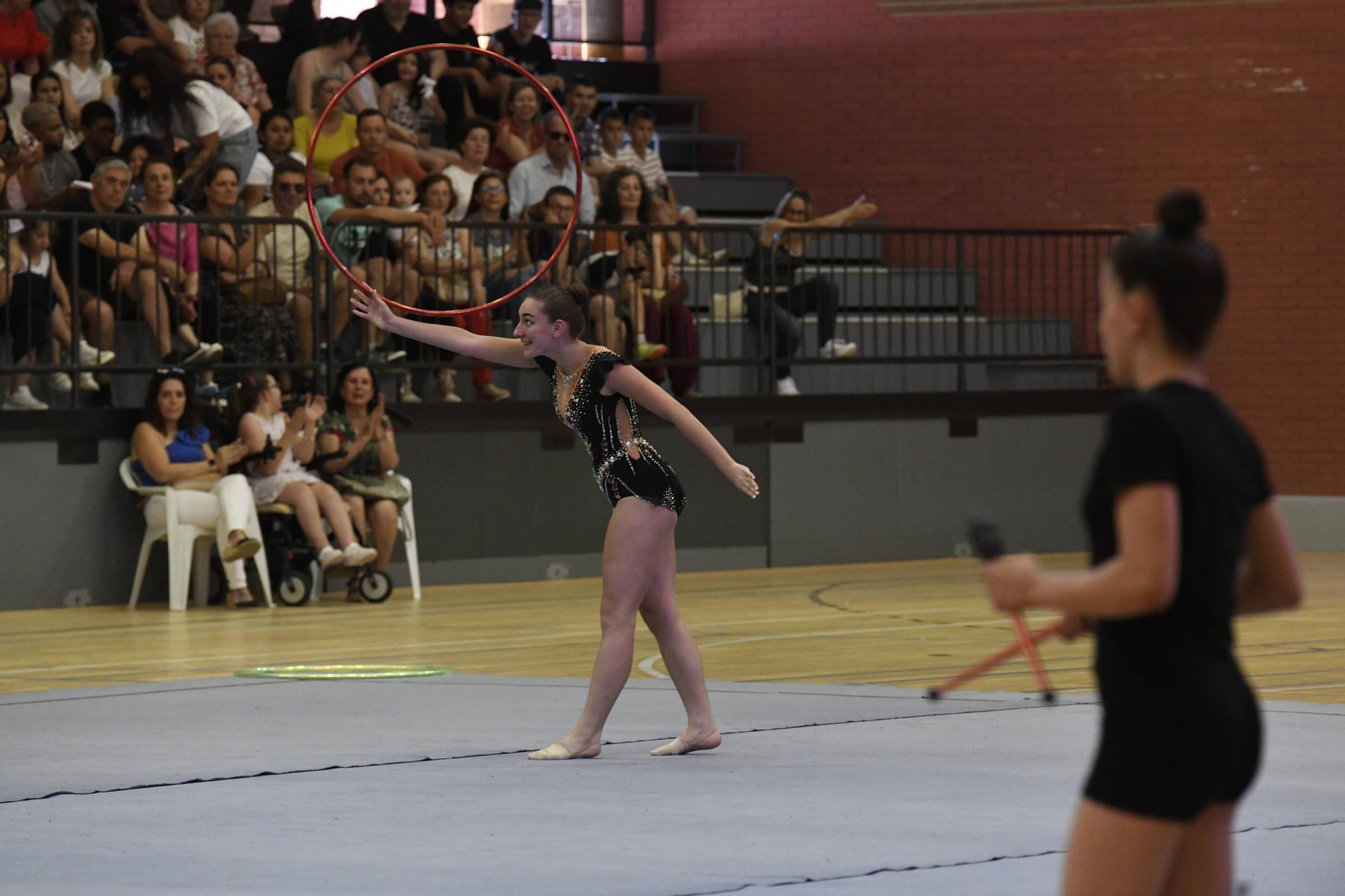 GALERÍA | Las gimnastas del Rítmica Mapecca exhiben su talento en el Manuel Camba