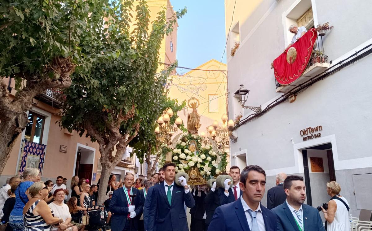 La procesión ha recorrido el centro de La Vila Joiosa