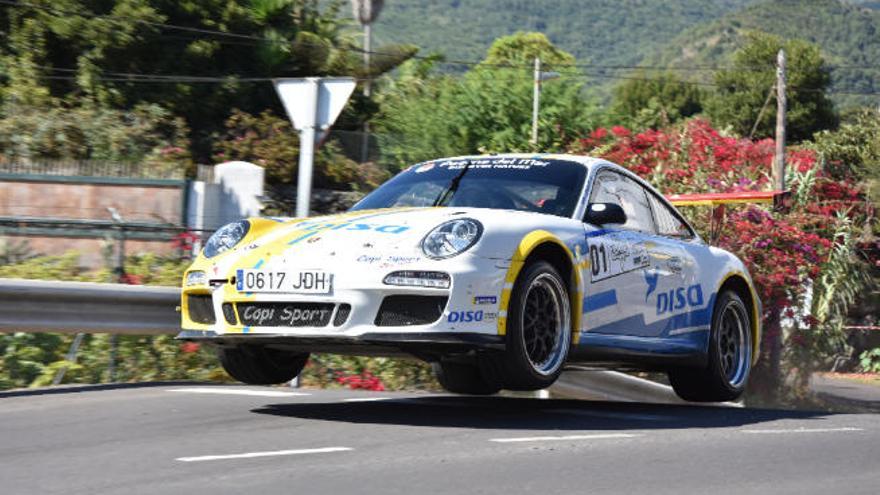 El Porsche de Enrique Cruz, en una prueba anterior.