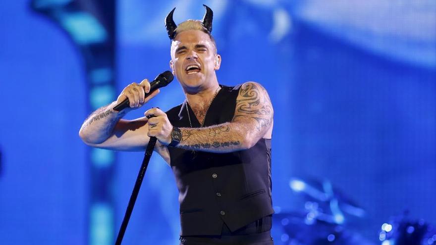 Robbie Williams durante una actuación.