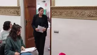 La concejal de UCIN presenta la denuncia por acoso y Montalvá replica que defenderá su honor ante las "falsedades"