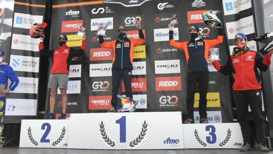 Podio de la primera jornada de la carrera. | // BERNABÉ/JAVIER LALÍN