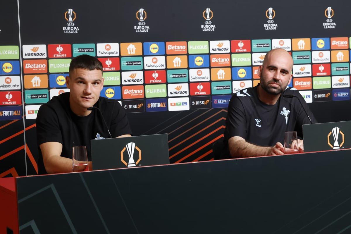 Ferran Jutglà y Claudio Giráldez, en la rueda de prensa antes del duelo de este jueves ante el Friburgo.