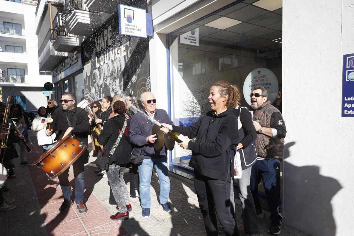 La Agrupació Musical Cultural de Teulada celebra su cuarto premio en esta lotería de Navidad