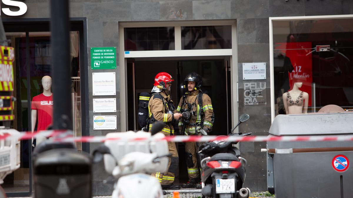 Alarma por un gran incendio en el centro de Ibiza