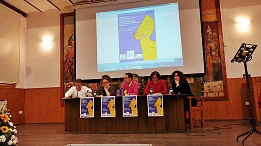 Momento inaugural de la presentación del protocolo municipal contra la violencia de género.