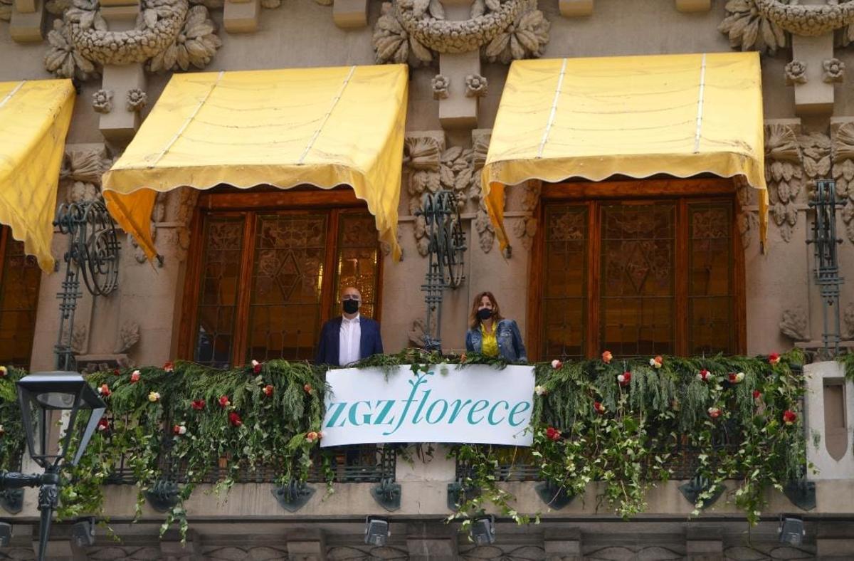 Edificio de Caja Rural en el Coso de Zaragoza, decorado para el festival ZGZ Florece