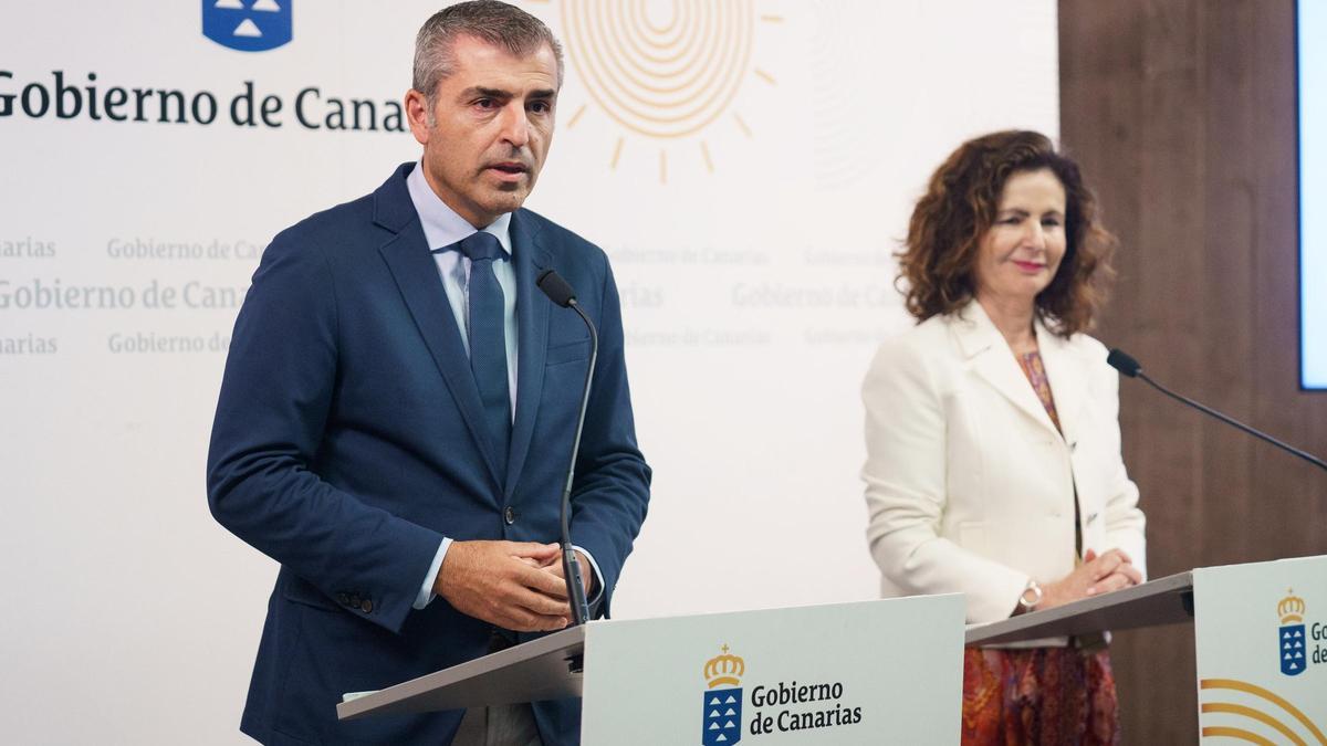 El vicepresidente Manuel Domínguez y la consejera de Hacienda Matilde Asián.