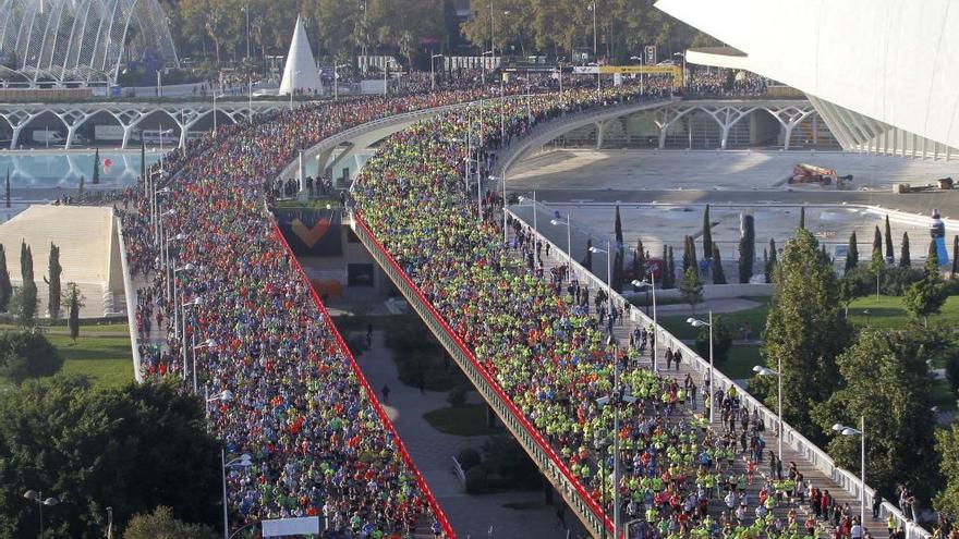 Imagen panorámica de la salida del último maratón de Valencia.