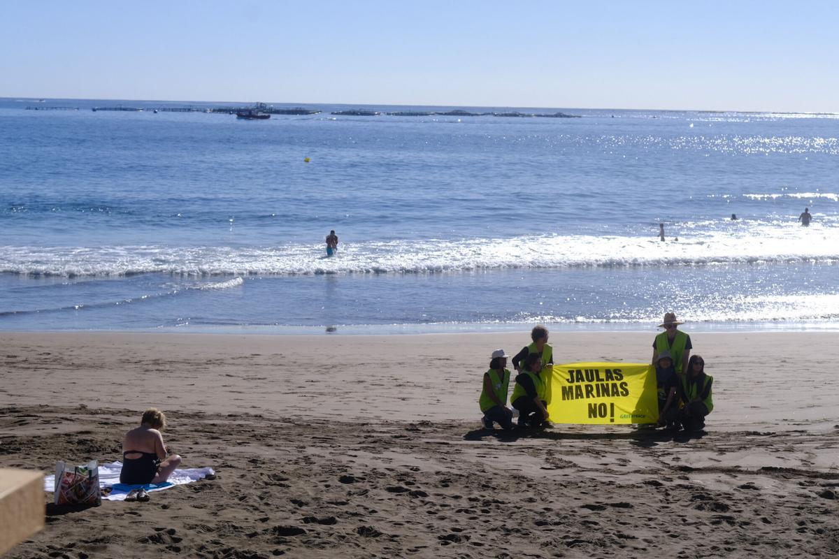 Manifestación contra las jaulas marinas en la costa de Telde