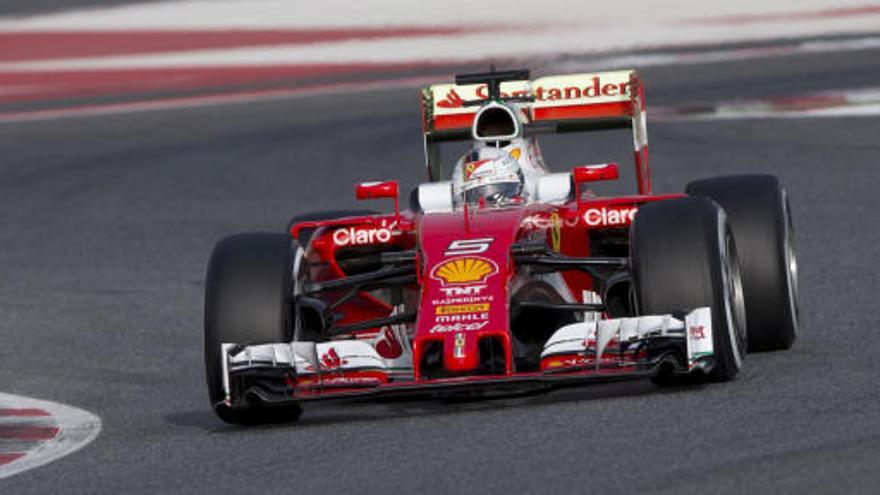 Sebastian Vettel conduce su Ferrari en Montmeló.