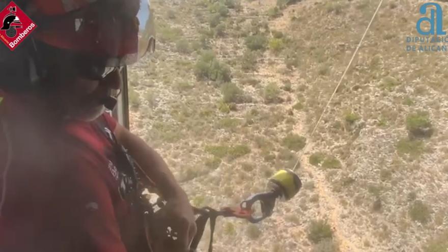 Rescate en helicóptero a una mujer por un golpe de calor en el castillo de Murla