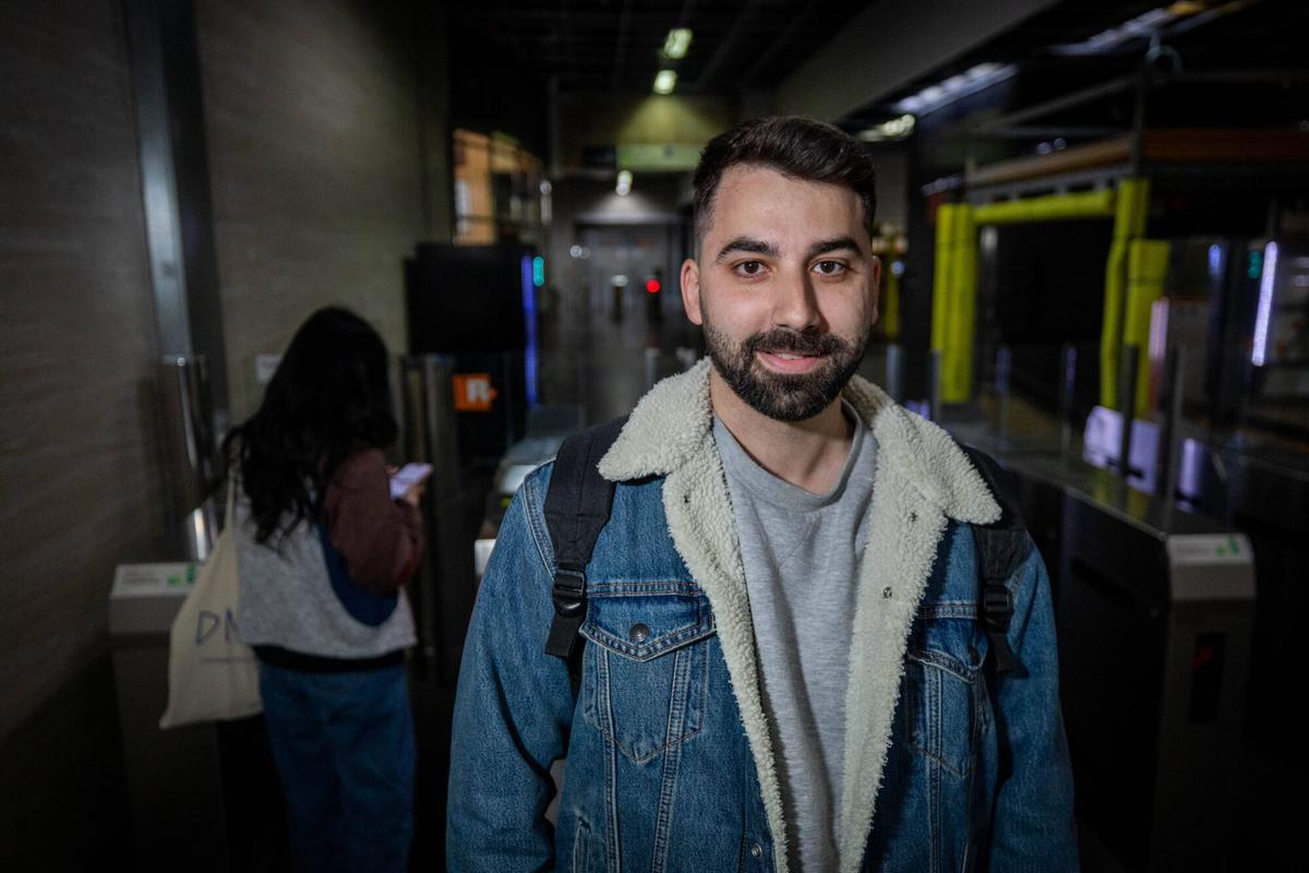 Barcelona 27/03/2026 Barcelona. Implíclame: testimonios que usan el bono gratuito de Rodalies. Estació del Clot de Rodalies. - Sergio Jerez AUTOR: JORDI OTIX