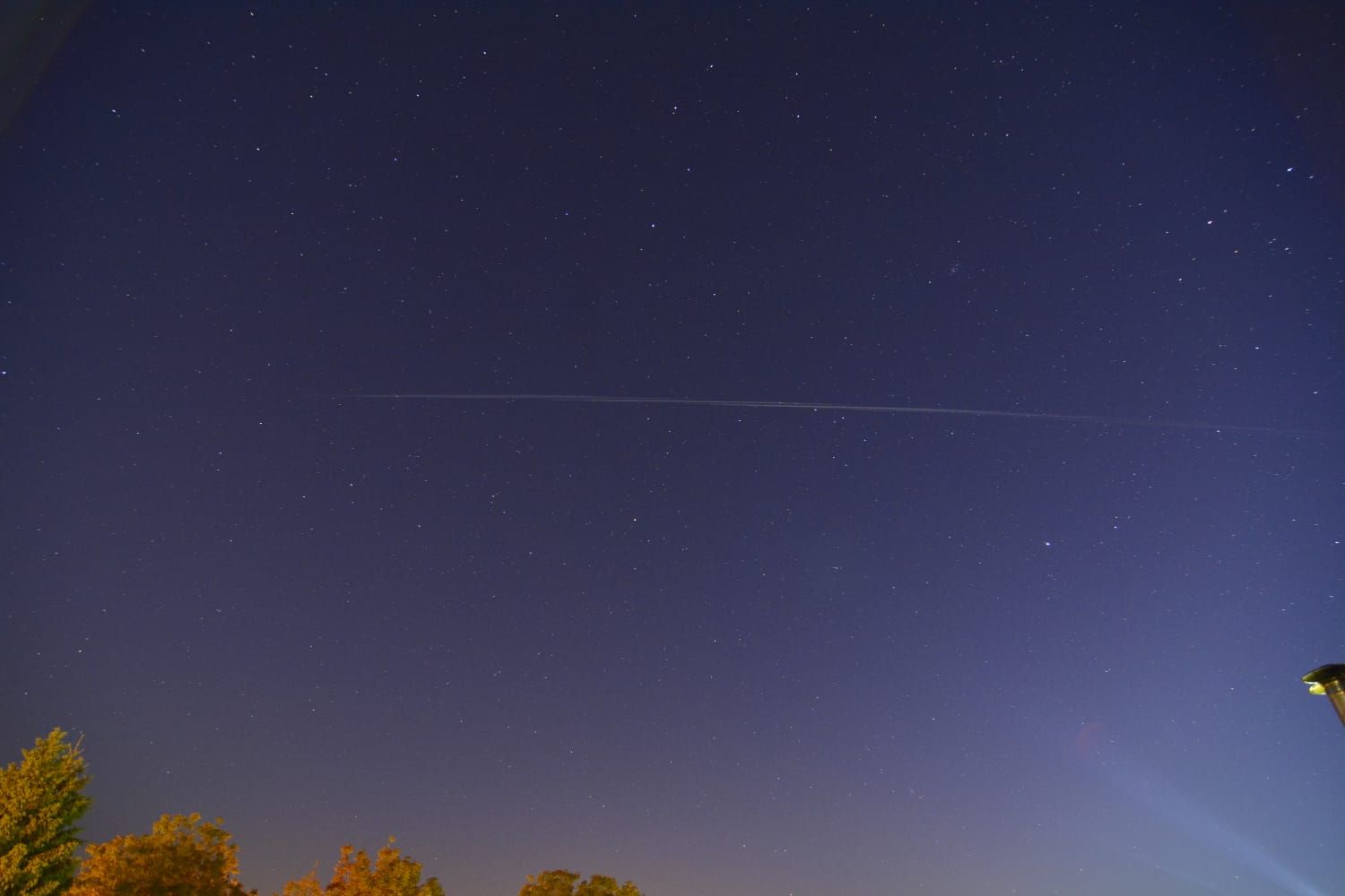 Satélites Starlink, la alineación de luces en movimiento que sorprende en la noche