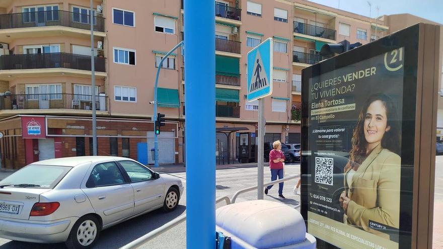 Empresas pagan por anunciarse en mupis y marquesinas de El Campello a una mercantil sin vínculo con el Ayuntamiento
