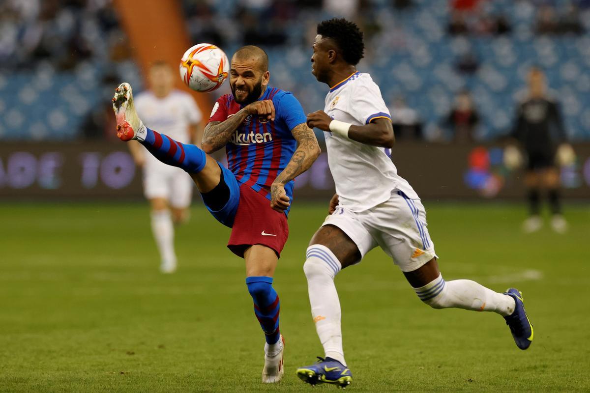 Seis años después de su último clásico Alvés volvió a jugar otra final contra el Real Madrid.