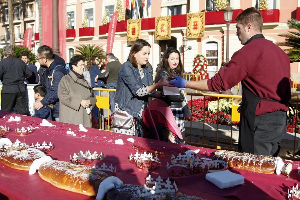 Reparto del Roscón de Reyes a los murcianos