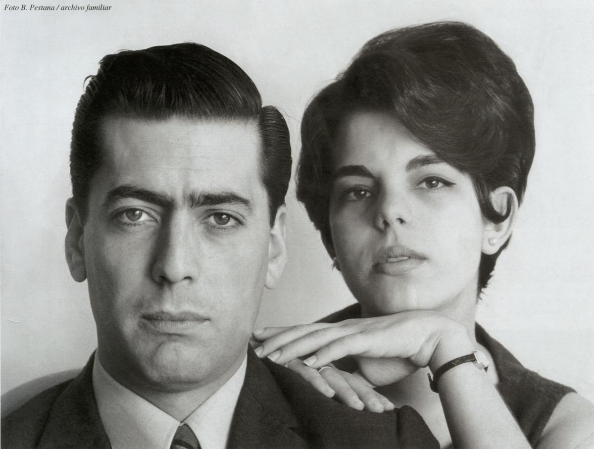 Vargas Llosa junto a Patricia Llosa Urquidi en Lima (1967).
